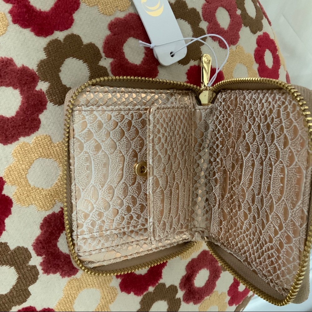 Gold Wallet - Picture 2 of 3